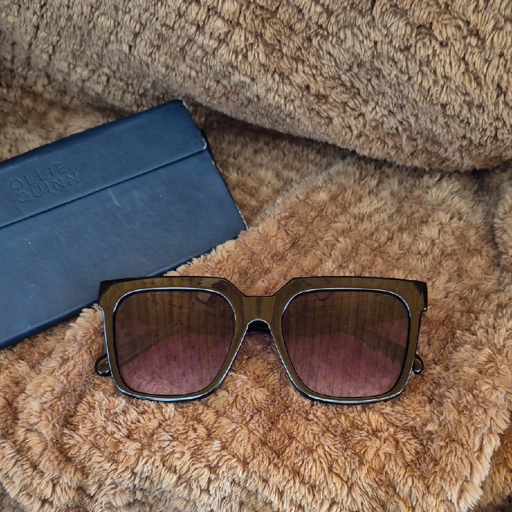 Kendall & Kylie Black Colleen Sunglasses